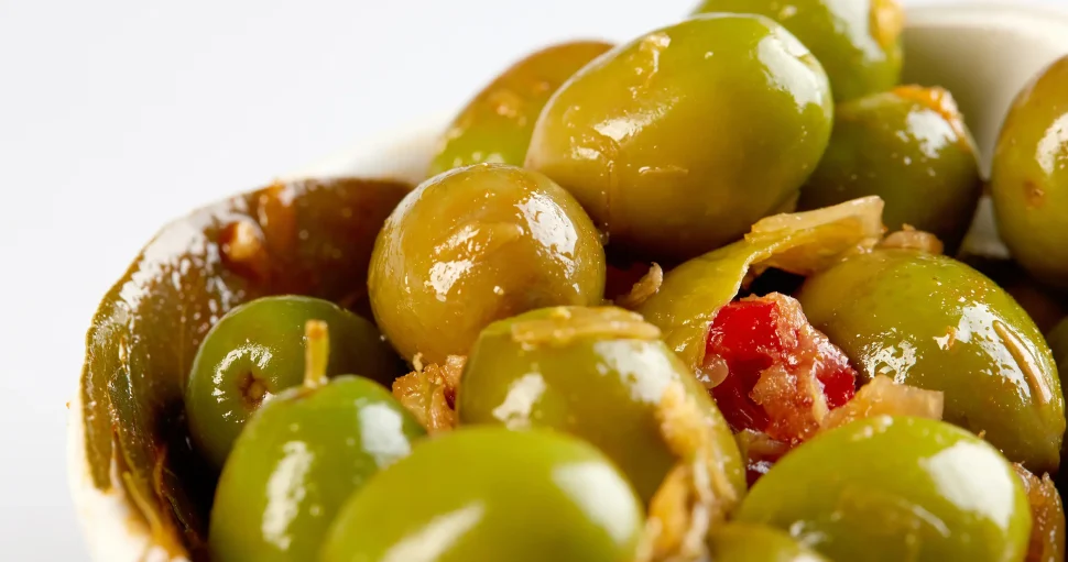 Aceitunas Verdes Partidas y Aliñadas | Sabor Tradicional y Natural